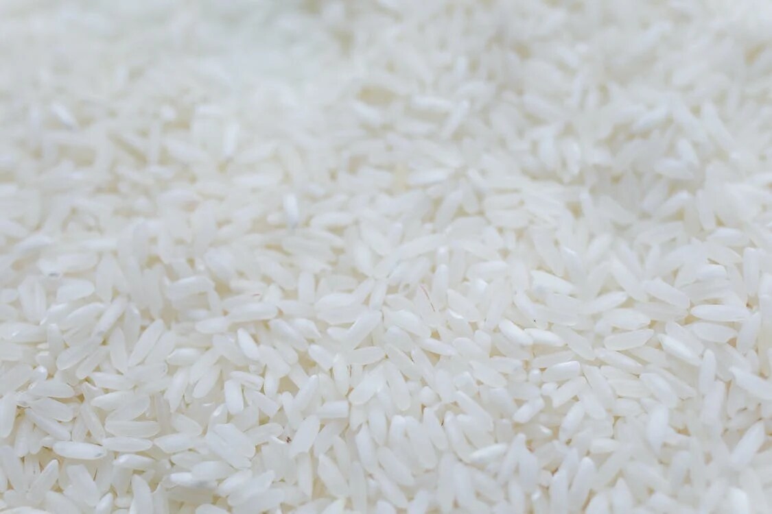 मोदकच्या पिठीसाठी आंबेमोहेर आणि बासमती तांदूळ वापरा. (Photo: Pexels)
