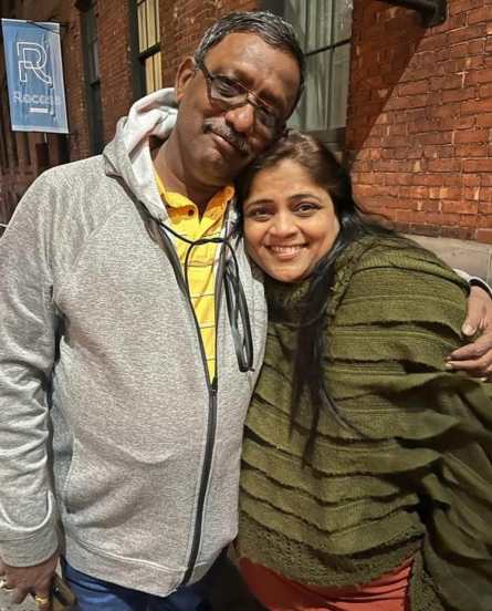 हे दोघेही मनोरंजनसृष्टीत कार्यरत आहेत. विशाखा यांना त्यांच्या करिअरमध्ये महेश यांचा भक्कम पाठिंबा मिळाला आहे. 