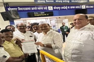साखर कारखान्यांनी प्रतिटन ४०० रुपये देण्याची उपमुख्यमंत्री अजित पवार यांच्याकडे स्वाभिमानी शेतकरी संघटनेची मागणी swabhimani farmers organization