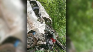 car going chikhaldara fell