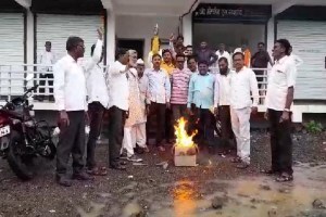 Chandrashekhar Bawankule symbolic statue burn