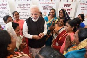 महिला आरक्षण विधेयकाला केंद्रीय मत्रिमंडळाची मंजुरी, आज लोकसभेत मांडण्याची शक्यता Womens Reservation Bill