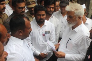 dada bhuse ,Traders meeting with Marketing Minister Abdul Sattar regarding onion market