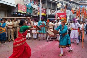 Anna Mara , italy, pune, ganesh immersion procession, masculine sports