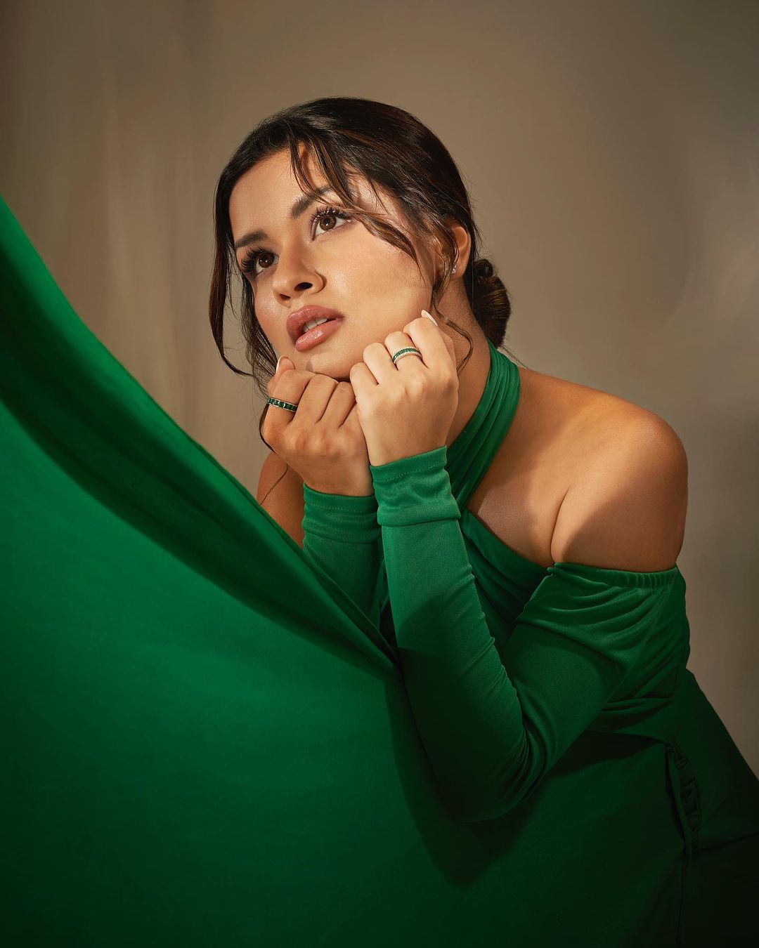 avneet-kaur-bold-photo-in-green-gown