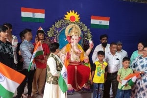 भारत-पाक सीमेवर गणेशोत्सव, विद्याविहार येथून गणेशमूर्ती काश्मीरला रवाना mumbai ganesh idol sent to jammu and kashmir from vidyavihar for ganeshotsav 2023