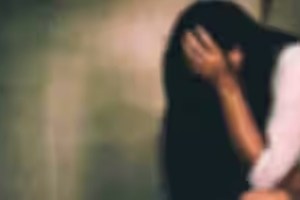 सावकाराकडून दलित महिलेची विवस्त्रावस्थेत धिंड woman raped in pune after being given spiked drink