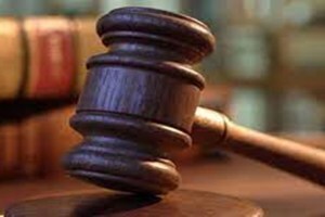 पत्नीला मारहाण करणाऱ्याला न्यायालयाचा तडाखा; घरात प्रवेश बंदी Court order in pune, husband beat his wife, court ordered to husband to stay away from wife