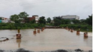 gondia heavy rain, gondia aamgaon road stopped, gondia aamgaon heavy rain, water flowing from the bridge