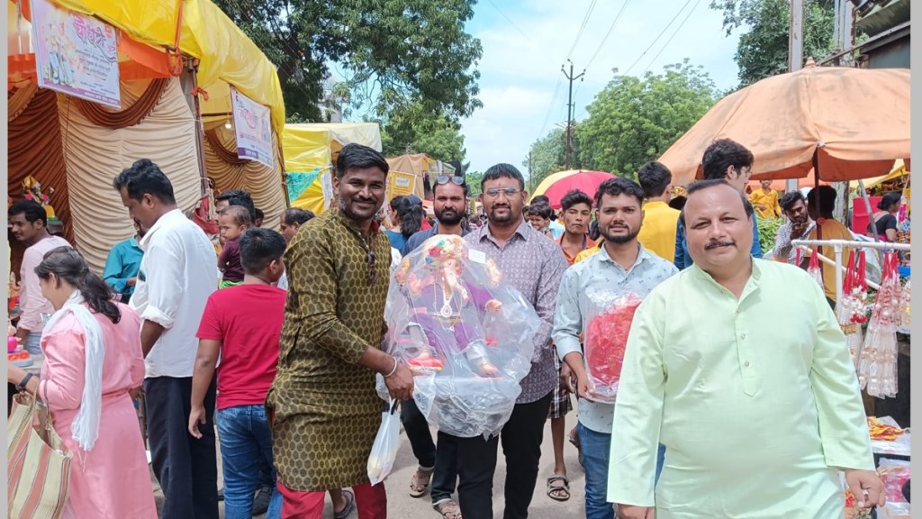 ganeshotsav 2023 jalgaon, grand celebration at jalgaon, crowd at markets jalgaon