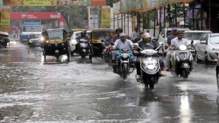 pune heavy rain, rainwater accumulated on the roads in pune, pune street lights off due to rain