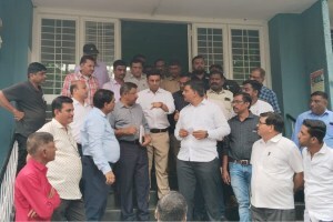 खंडित वीज पुरवठ्यामुळे अंबड वसाहतीत कोट्यवधींचे नुकसान; नाशिकमध्ये उद्योजकांचे ठिय्या आंदोलन interruption of electricity in industrial area, nashik industrial area, ambad industrial area, industrialists lose crores of rupees due to interruption of power supply
