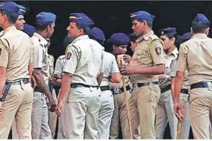 विमानतळावर बॉम्ब ठेवल्याचा दूरध्वनी केल्याप्रकरणी गुन्हा दाखल bomb at mumbai airport, mumbai police registered case, case against unknown person, mumbai airport bomb in blue bag