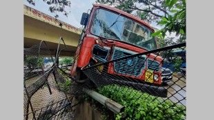 pimpri chinchwad st bus accident, st bus accident chinchwad, today st bus accident in pune, st bus hits divider in chinchwad, st accident