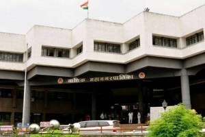 मंत्र्यांसह लोकप्रतिनिधींचे अर्जही नाशिक मनपाकडून बेदखल, हक्कभंगाच्या कारवाईचे सावट nashik municipal corporation, nashik municipal corporation employees ignored applications, applications of minister to nashik municipal corporation