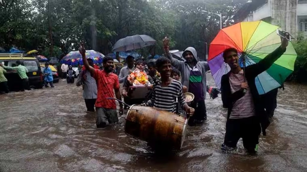 in mumbai rain started during ganesh visarjan excited devotees enjoying moments in heavy rain
