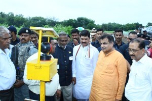 nitin gadkari criticize central government, nitin gadkari says low facilities in villages