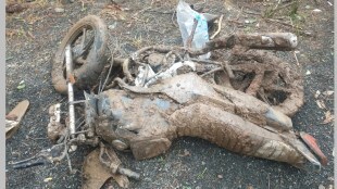 buldhana husband killed in accident, sailani baba accident in buldhana, husband died wife injured in accident, buldhana two wheeler accident