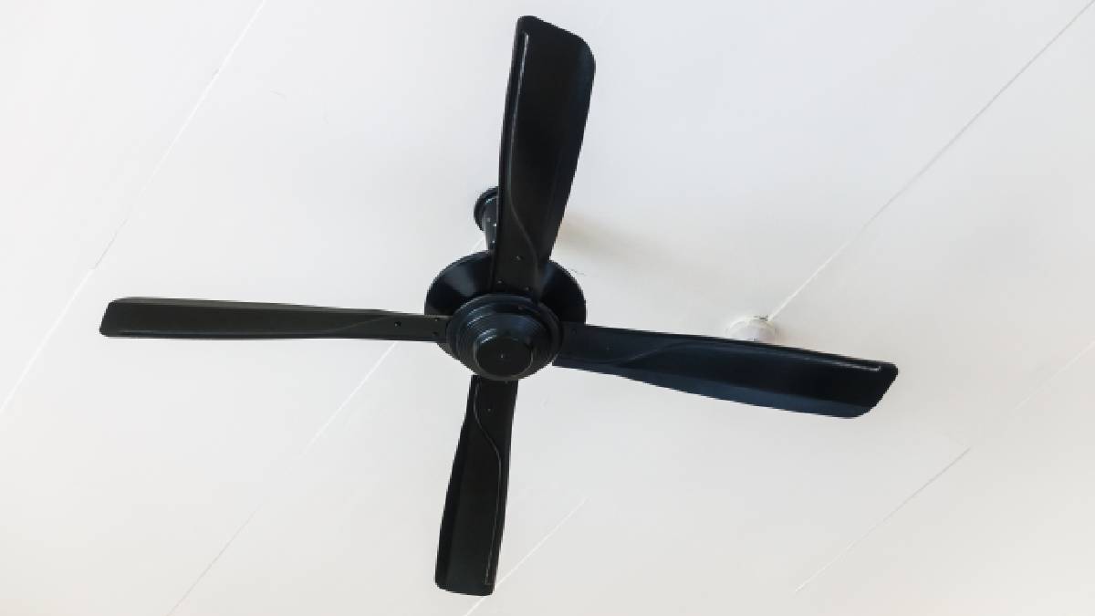 cleaning hacks how to clean dusty ceiling fan in few minutes