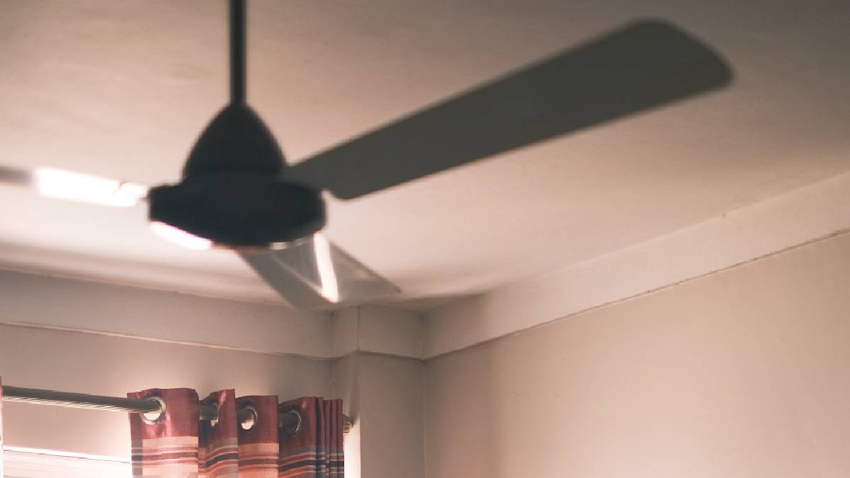 cleaning hacks how to clean dusty ceiling fan in few minutes