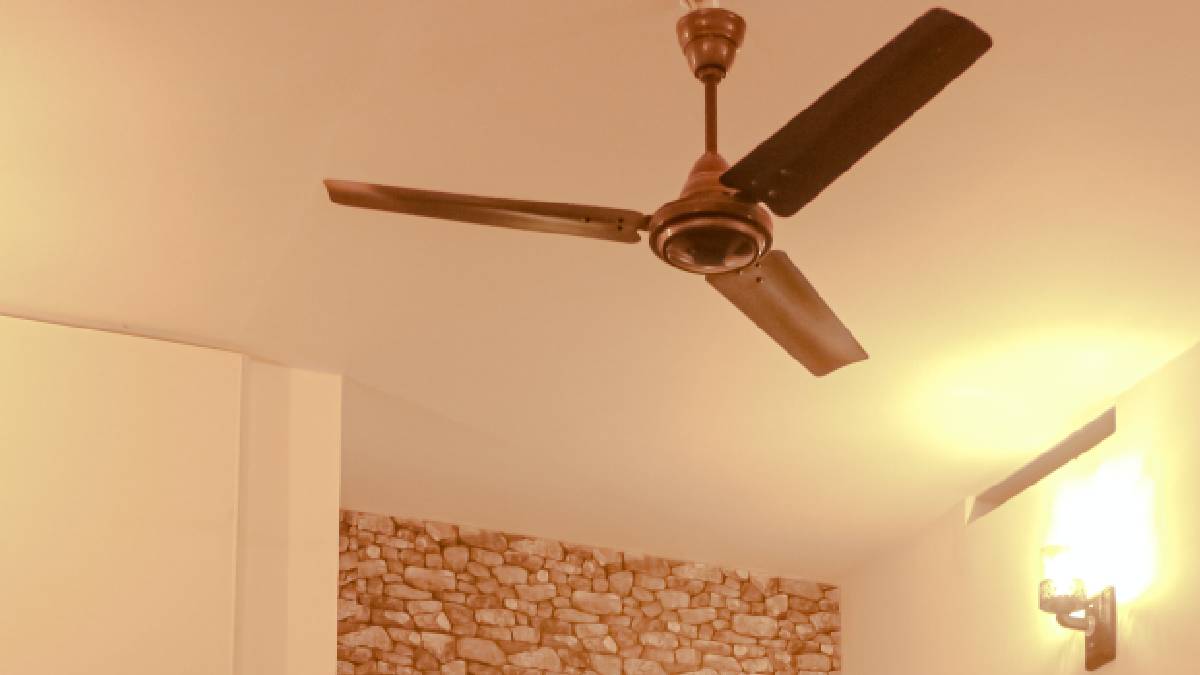 cleaning hacks how to clean dusty ceiling fan in few minutes