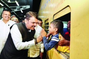 Devendra Fadnavis gives green flag to 'NAMO Express' devendra fadanvis green singal namo express