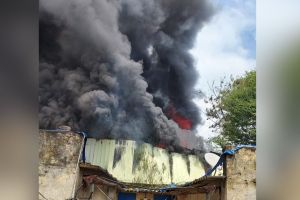 पुणे: धायरीत तीन कारखान्यांना आग fire-in factories