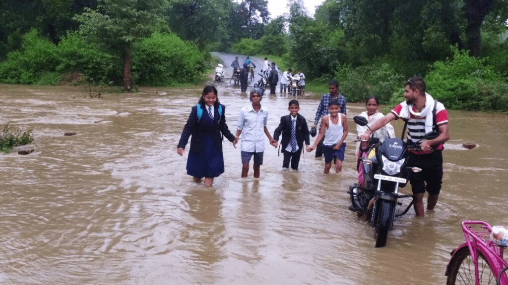 kanhalgaon bridge flooded rain, students travel through flood water