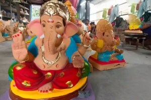 वर्धा : मोफत माती घेवून स्वतः तयार केलेली गणेश मूर्ती बसवा… पर्यावरणप्रेमी महिलांचा उपक्रम ganesh murti