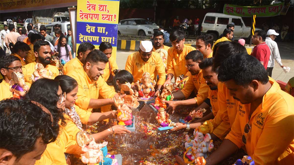 environment friendly immersion get huge response from citizens of nashik