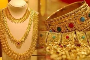 Gold-Silver Price on 22 September 2023: सर्वसामान्यांसाठी आनंदाची बातमी! सोन्याच्या भाव खालच्या स्तराला, १० ग्रॅमचा दर ऐकून बाजारात गर्दी Gold Silver Price
