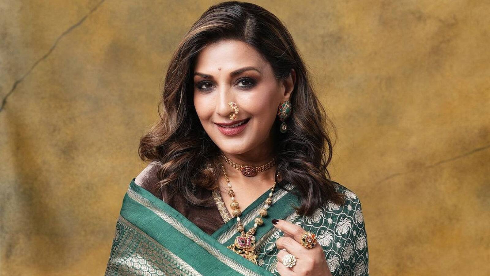 Sonali Bendre wreaked havoc in Marathi look, looked very beautiful in green silk saree