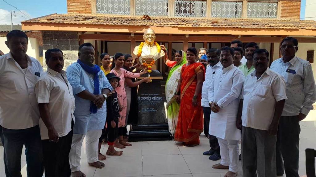 ambedkar followers started march from mangaon to mumbai mantralaya