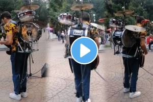 Video: भाऊचा नादच खुळा! पाठीवर ड्रम सेट अन् हातात गिटार घेऊन रस्त्यावर गायलं गाणं, भन्नाट टॅलेंट पाहून सर्वच झाले थक्क man sings plays guitar and drum together using jugaad watch viral video