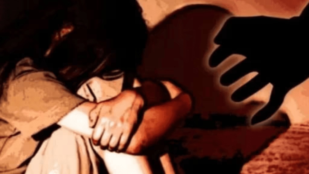 minor girl molested calling home pretext paying yavatmal