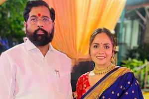 “ते आणि त्यांचे कुटुंबीय…”, अमृता खानविलकरने घेतलं मुख्यमंत्री एकनाथ शिंदेंच्या बाप्पाचं दर्शन, ‘वर्षा’मध्ये मिळालेल्या वागणुकीबद्दल म्हणाली… mruta with eknath shinde