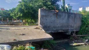 flood in nagpur due to dumping skating rink slab on Nag River