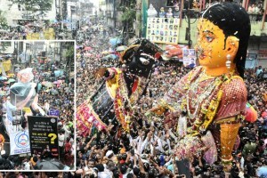 Marbat Procession नागपूर: ईडा पिडा, रोगराई, संकटे, भ्रष्टाचाऱ्यांना घेऊन जा गे मारबत…. Marbat Badgya in Nagpur , procession of Marbat Badgya in Nagpur , heavy rain in Nagpur , Marbat Badgya