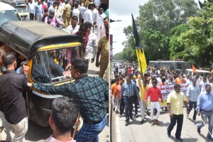 नाशिक: सिटीलिंक बससेवेविरोधात रिक्षाचालक रस्त्यावर; रिक्षांअभावी प्रवाशांचे हाल nashik rickshaw drivers protested a Municipal Corporation's CityLink city bus service