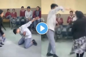 VIDEO : “तुझमे रब दिखता है…” गाण्यावर विद्यार्थ्याने शिक्षकांबरोबर केला डान्स, व्हिडीओ पाहून तुम्हालाही आठवतील तुमचे शाळेचे दिवस a student danced with female teachers on tujh mein rab dikhta hai song