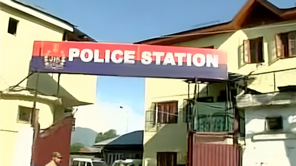Four new police stations safety railway passengers mumbai