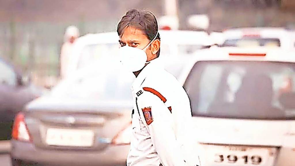 air pollution in delhi reduces residents life