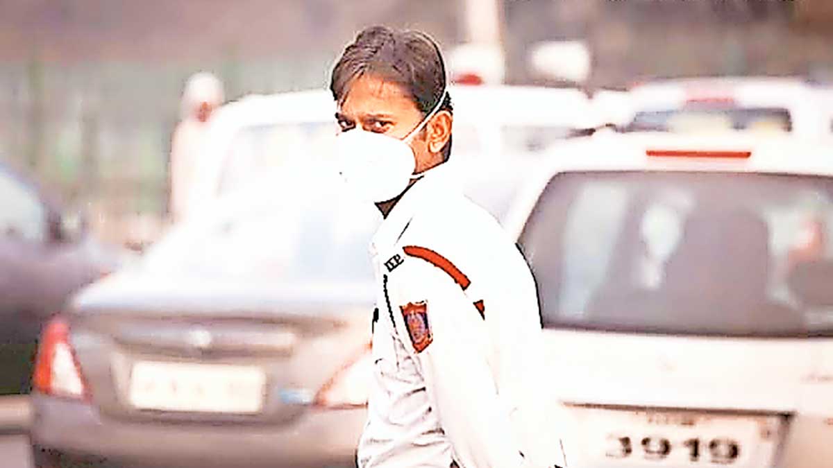 air pollution in delhi reduces residents life