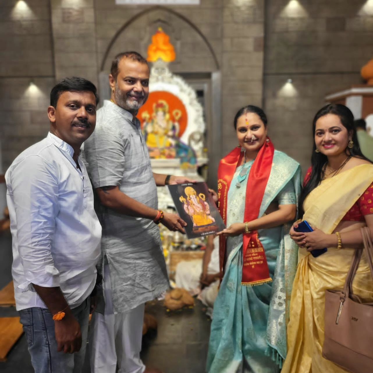 priya berde ganpati darshan 8