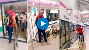 man traveled in Pune metro with a bicycle