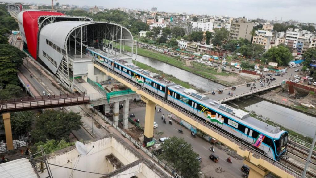 complete Pune Metro work by 2025