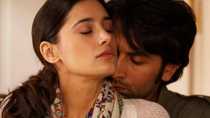या चित्रपटाच्या सेटवरूनच रणबीर आणि नर्गिसनं एकमेकांना डेट करायला सुरुवात केली होती. एवढंच नाही तर नर्गिससाठी रणबीरनं कतरिनाशी ब्रेकअप केल्याचंही बोललं जातं.