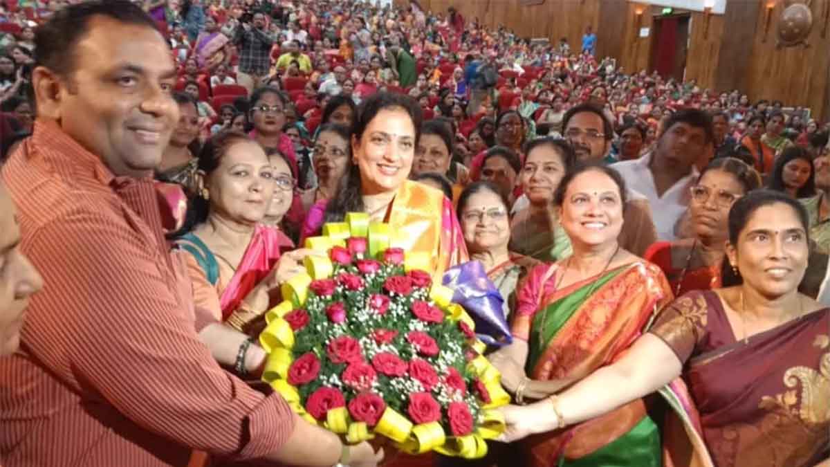 rashmi thackeray get warm welcome in kalyan