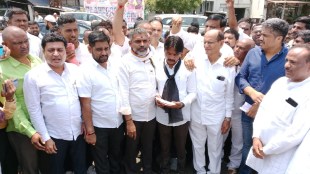 rashtrwadi congress Workers road stop movement in Jalgaon