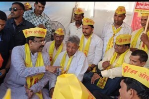 उपोषणकर्ते रवींद्र टोंगे यांच्याशी वनमंत्री मुनगंटीवार यांची दोन तास चर्चा; अन्नत्याग आंदोलन सुरूच ravindra tonge sudhir munguntiwar